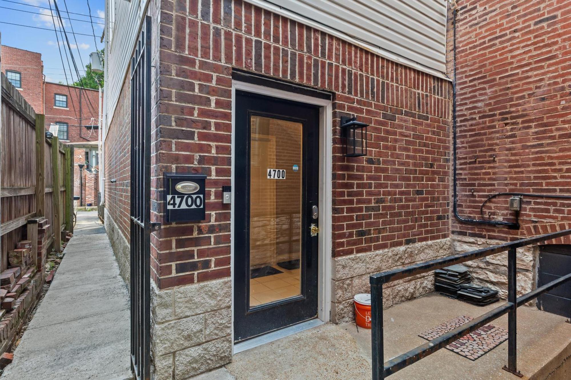 West End Whimsy | Jz Vacation Rentals Tower Grove Экстерьер фото