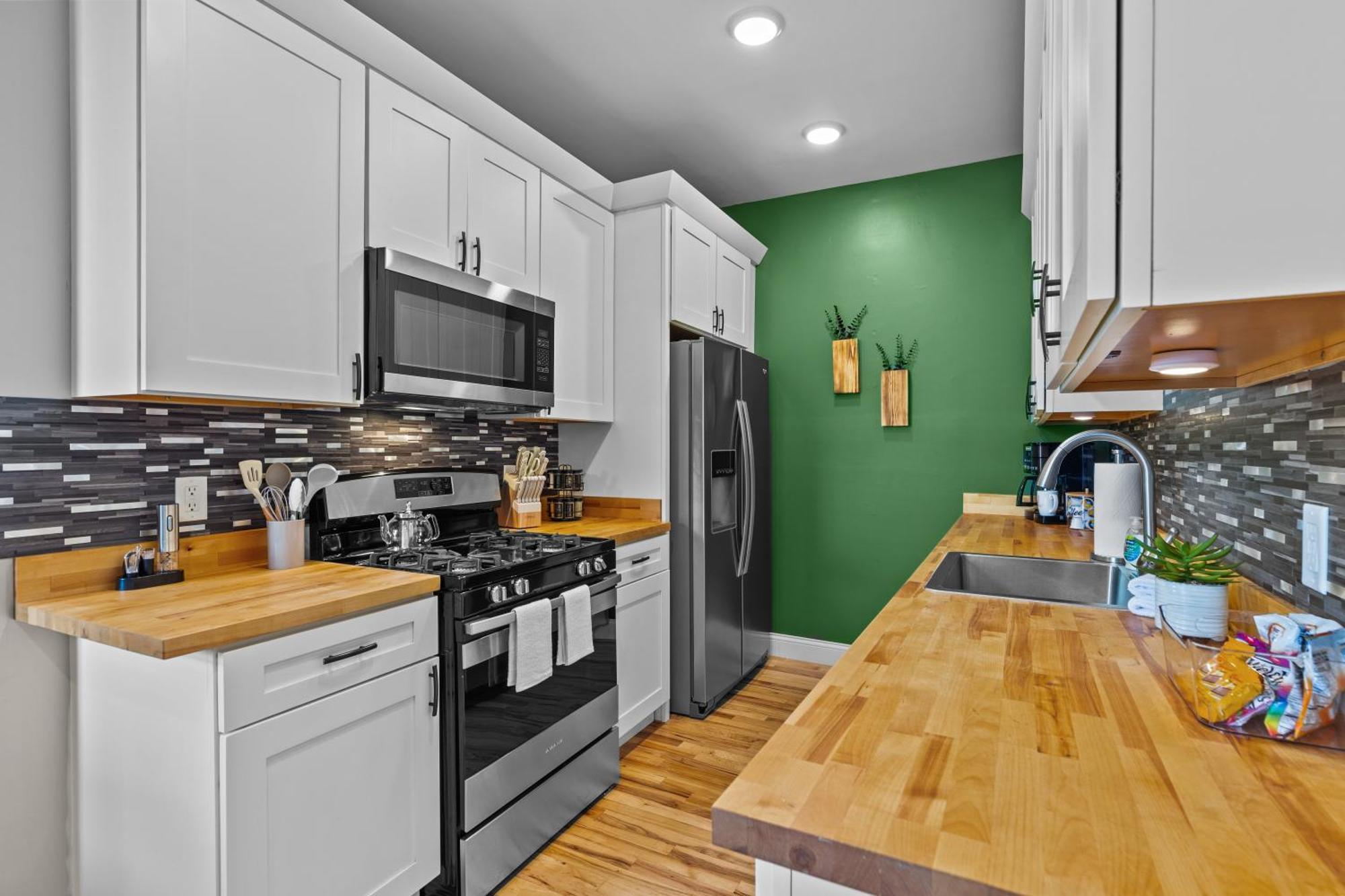 West End Whimsy | Jz Vacation Rentals Tower Grove Экстерьер фото